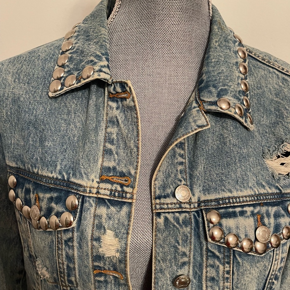 Forever 21 Light Blue Studded Denim Jacket. Size Small - Picture 12 of 15